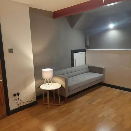 One Bedroom Basement Flat * Leeds (West Yorkshire)