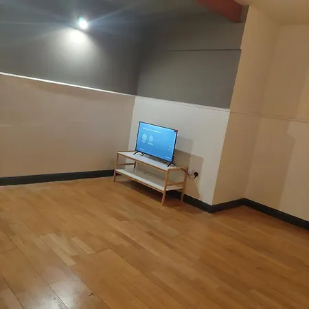One Bedroom Basement Flat Leeds (West Yorkshire)
