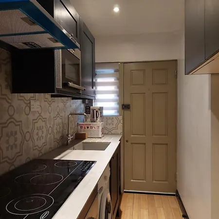 Apartment One Bedroom Basement Flat *