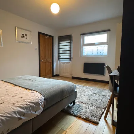 Apartment One Bedroom Basement Flat *