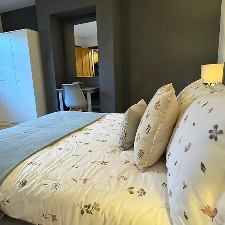 Apartment One Bedroom Basement Flat Leeds (West Yorkshire)