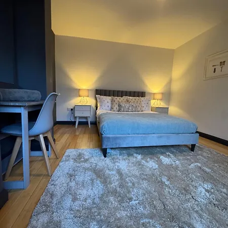 One Bedroom Basement Flat Leeds (West Yorkshire)