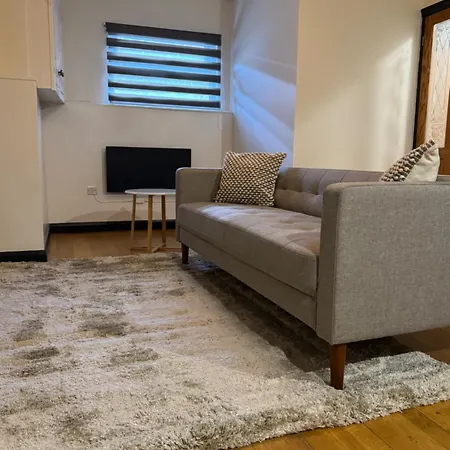 Appartement One Bedroom Basement Flat *