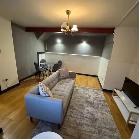 One Bedroom Basement Flat * Leeds (West Yorkshire)