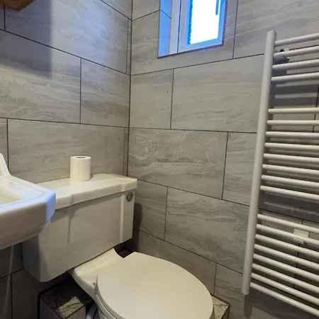 Apartment One Bedroom Basement Flat Leeds (West Yorkshire)